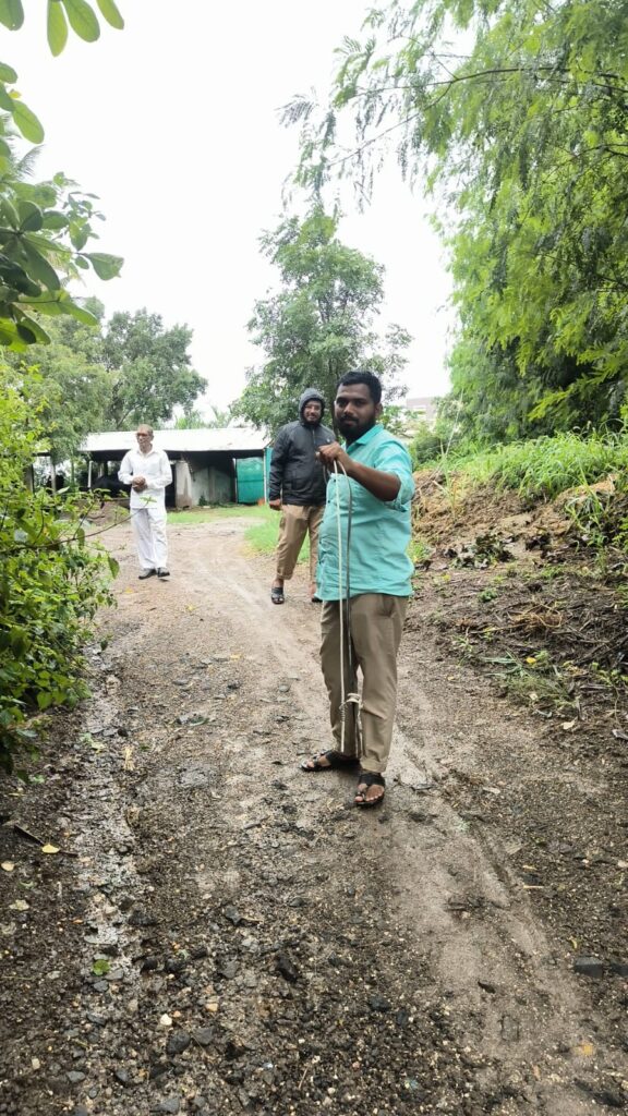 MSEB hardwork in rain